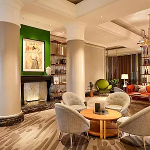 The Ritz-carlton, מלון