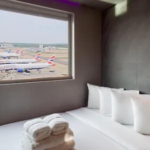 *** מלון Bloc London Gatwick Airport בריטניה